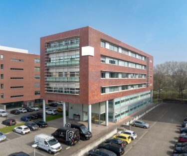 United Rentals - Lage Mosten