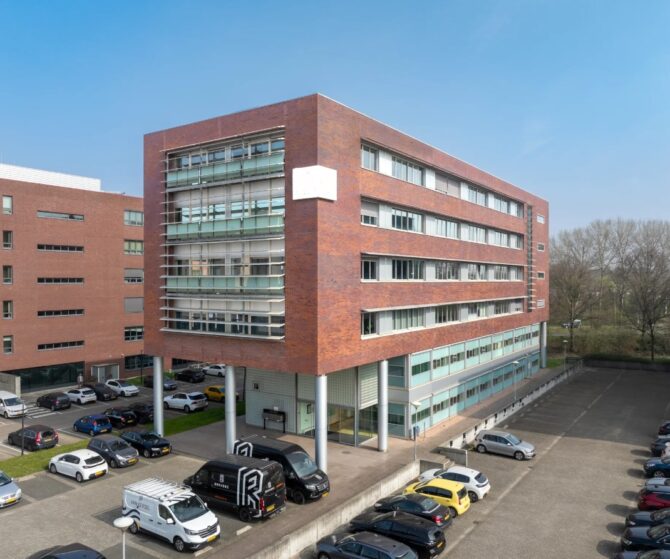 United Rentals - Lage Mosten